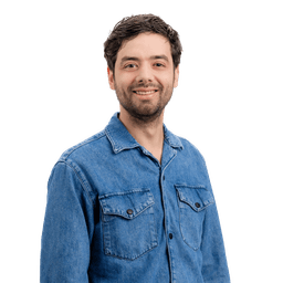 Een afbeelding van Arend-Jan die lachend kijkt